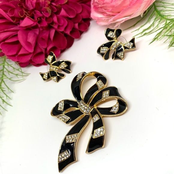 VINTAGE⚜️RARE TRIFARI Enamel Black Bow Brooch Set - Picture 3 of 14